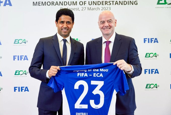 Chủ tịch FIFA Gianni Infantino (phải) và Chủ tịch ECA Nasser Al Khelaifi tại cuộc họp ở Budapest, Hungary hôm 27/3.