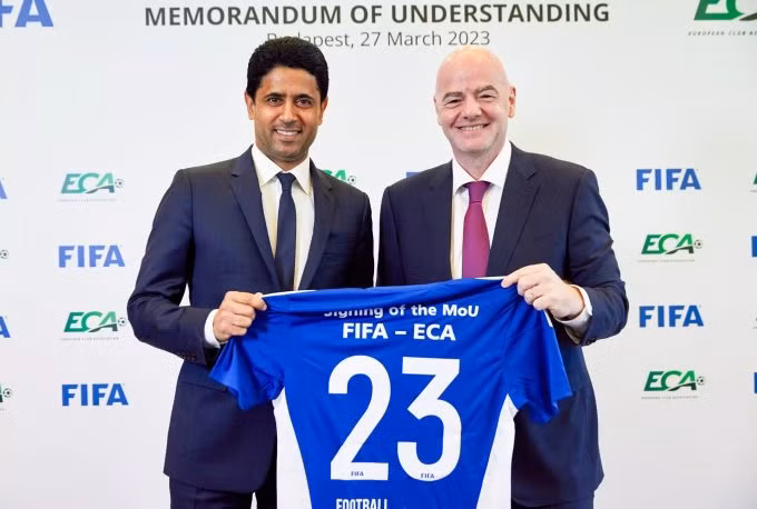 Chủ tịch FIFA Gianni Infantino (phải) và Chủ tịch ECA Nasser Al Khelaifi tại cuộc họp ở Budapest, Hungary hôm 27/3.