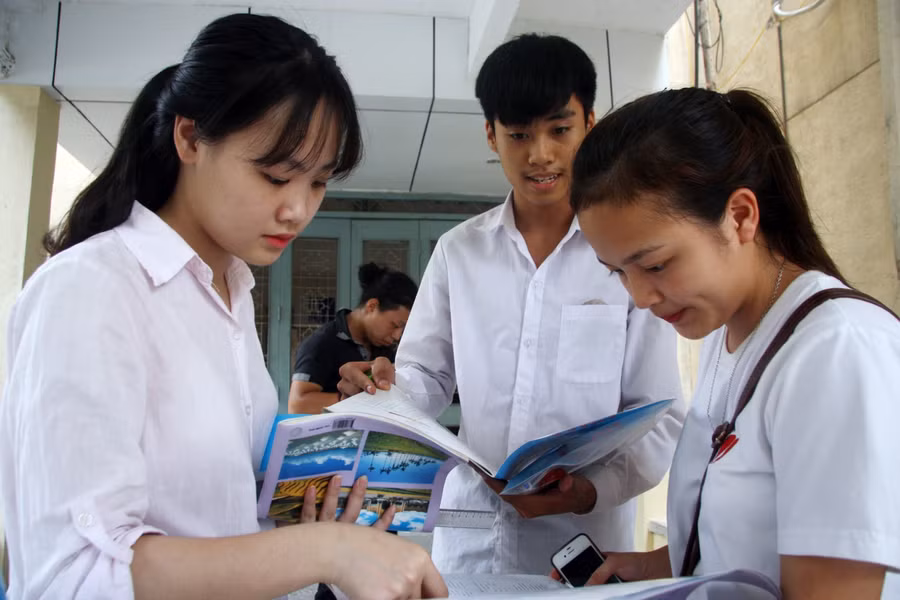 Học sinh càng thành công, thầy cô càng hạnh phúc. Ảnh: Bảo An.