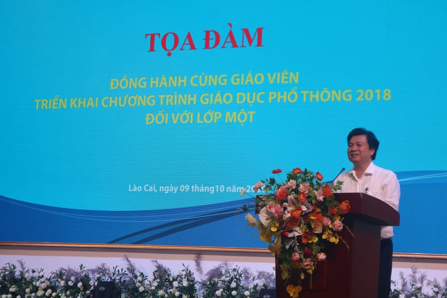 Thứ trưởng Bộ GD&ĐT Nguyễn Hữu Độ phát biểu tại tọa đàm.