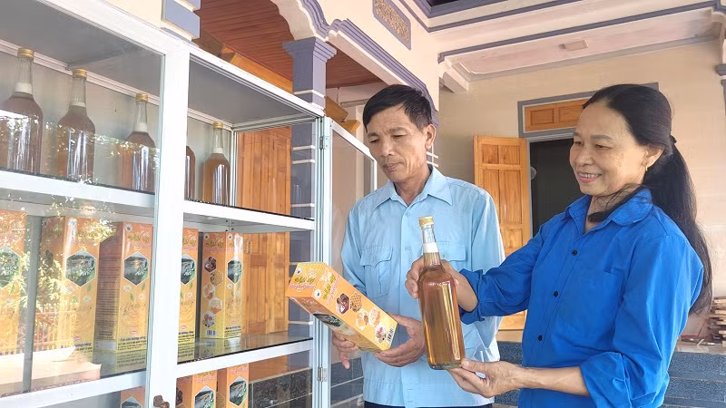 Sản phẩm mật ong ở Vũ Quang được đăng ký nhãn mác, thương hiệu được người tiêu dùng ưa chuộng. (Ảnh: Văn Chương)