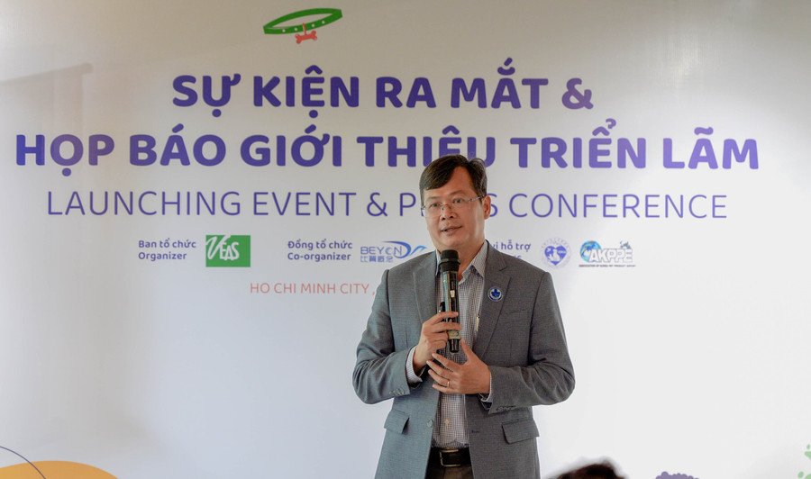 PGS.TS Lê Quang Thông – Trưởng khoa Chăn nuôi Thú y trường ĐH Nông Lâm TPHCM phát biểu về tiềm năng của ngành công nghiệp thú cưng tại buổi họp báo thông tin về Triển lãm quốc tế chuyên ngành công nghệ, sản phẩm, dịch vụ chăm sóc thú cưng tại Việt Nam – Petfair Vietnam 2024 sẽ diễn ra vào tháng 3/2024