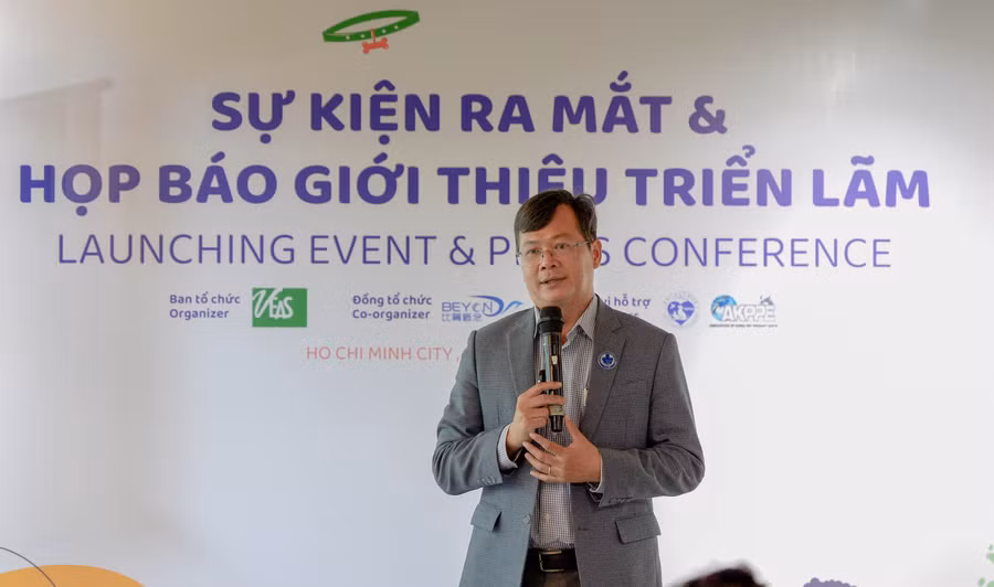 PGS.TS Lê Quang Thông – Trưởng khoa Chăn nuôi Thú y trường ĐH Nông Lâm TPHCM phát biểu về tiềm năng của ngành công nghiệp thú cưng tại buổi họp báo thông tin về Triển lãm quốc tế chuyên ngành công nghệ, sản phẩm, dịch vụ chăm sóc thú cưng tại Việt Nam – Petfair Vietnam 2024 sẽ diễn ra vào tháng 3/2024 PGS.TS Lê Quang Thông – Trưởng khoa Chăn nuôi Thú y trường ĐH Nông Lâm TPHCM phát biểu về tiềm năng của ngành công nghiệp thú cưng tại buổi họp báo thông tin về Triển lãm quốc tế chuyên ngành công nghệ, sản phẩm, dịch vụ chăm sóc thú cưng tại Việt Nam – Petfair Vietnam 2024 sẽ diễn ra vào tháng 3/2024