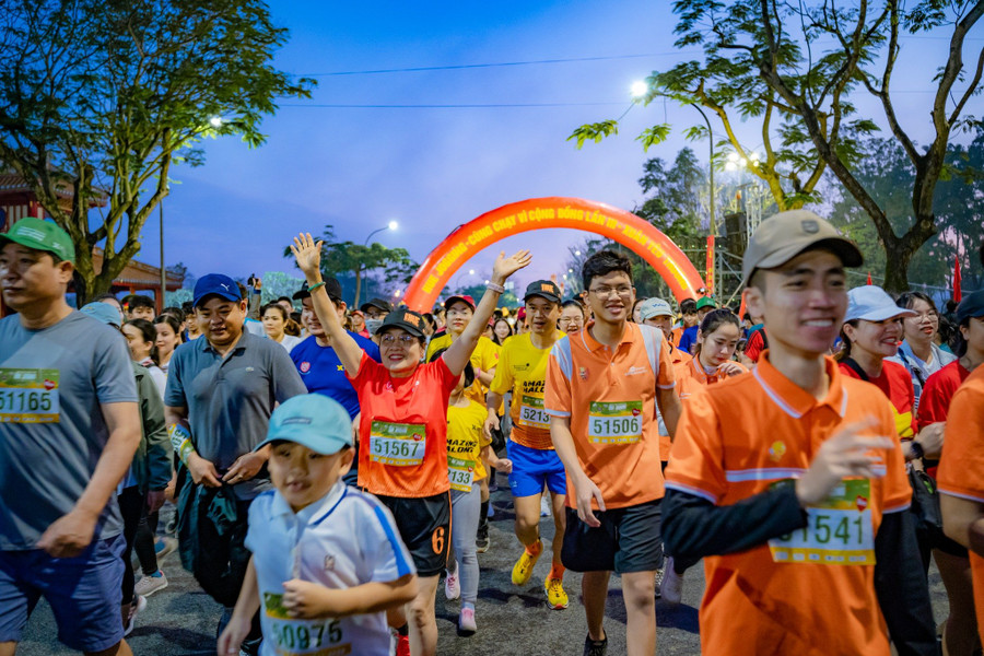 Các Vận động viên tham gia "Hue Jogging – Cùng chạy vì cộng đồng" với chủ đề "Xuân yêu thương" được tổ chức vào tháng 2/2023 . (Ảnh: Fanpage: TP Huế - cùng chạy vì cộng đồng). Các Vận động viên tham gia "Hue Jogging – Cùng chạy vì cộng đồng" với chủ đề "Xuân yêu thương" được tổ chức vào tháng 2/2023 . (Ảnh: Fanpage: TP Huế - cùng chạy vì cộng đồng).