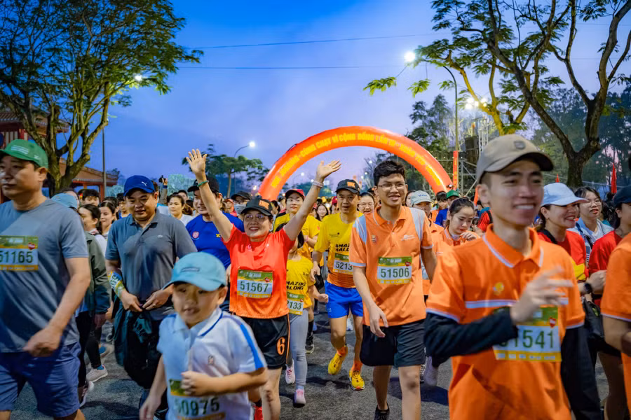 Các Vận động viên tham gia "Hue Jogging – Cùng chạy vì cộng đồng" với chủ đề "Xuân yêu thương" được tổ chức vào tháng 2/2023 . (Ảnh: Fanpage: TP Huế - cùng chạy vì cộng đồng).