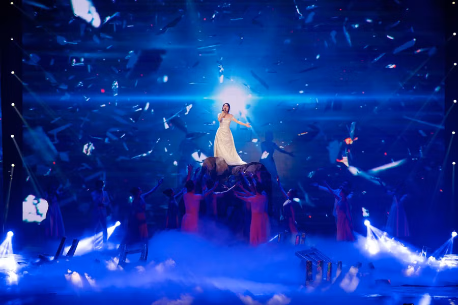 Bảo Ly đã thể hiện xuất sắc phần thi với ca khúc 'You raise me up'.