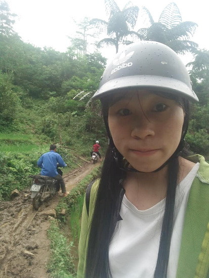 Đường về thôn của Mua Thị Chở