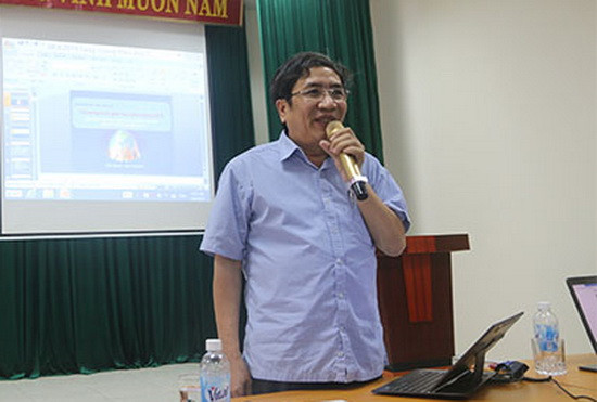 TS. Vũ Đình Chuẩn giới thiệu chung về chương trình giáo dục phổ thông mới. TS. Vũ Đình Chuẩn giới thiệu chung về chương trình giáo dục phổ thông mới.