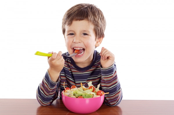 Rèn con ngồi ăn một chỗ, không xem tivi, không đi rong Rèn con ngồi ăn một chỗ, không xem tivi, không đi rong