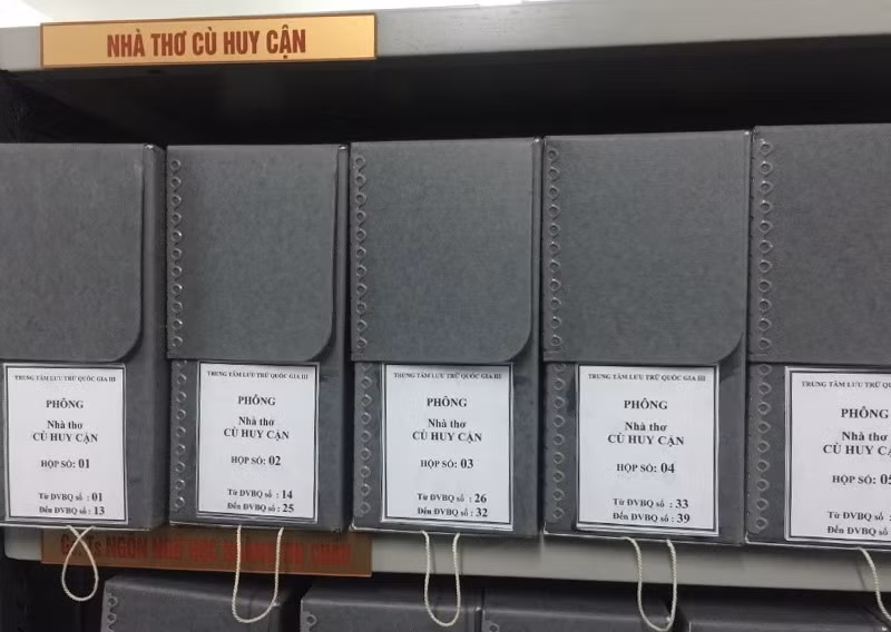 Tài liệu lưu trữ phông cá nhân nhà thơ Cù Huy Cận được sắp xếp khoa học và bảo quản tại Kho Lưu trữ Trung tâm Lưu trữ quốc gia III.