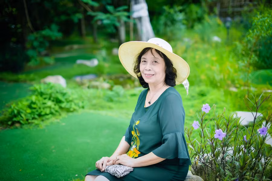 Tác giả Hoàng Mai Quyên