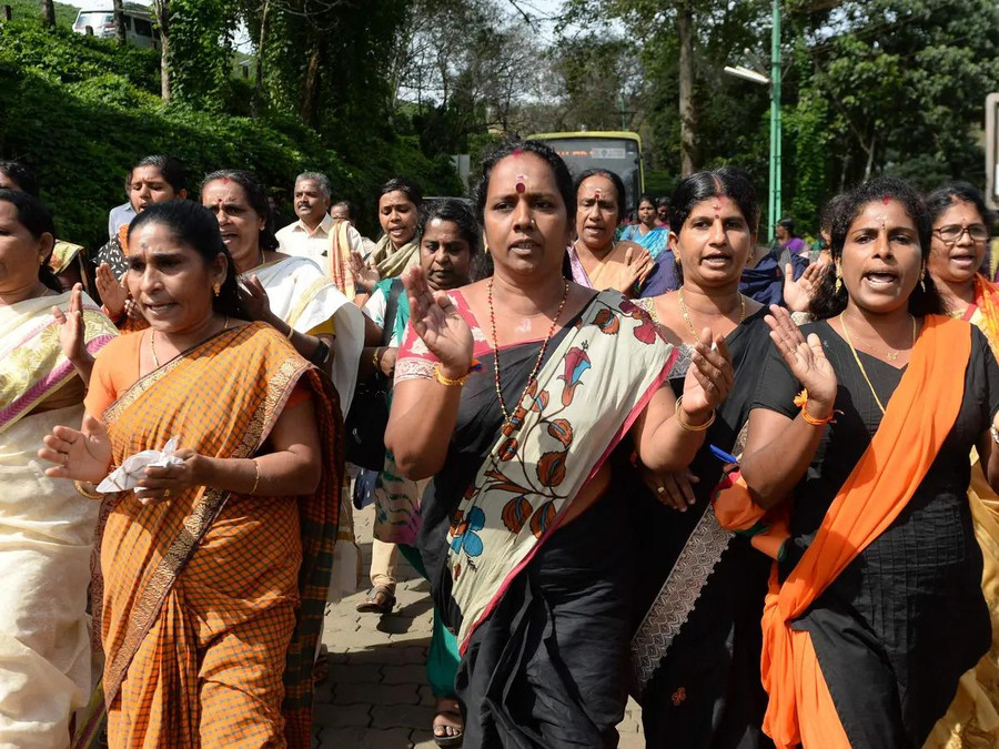 Kể từ năm 2022, phụ nữ Hindu được ưu tiên thừa kế tài sản cha để lại.