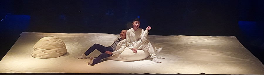 Đề tài mà &apos;Búp bê&apos; đề cập rất mới mẻ, hiện đại song không hề làm khó Lucteam. Ảnh: Bình Thanh.