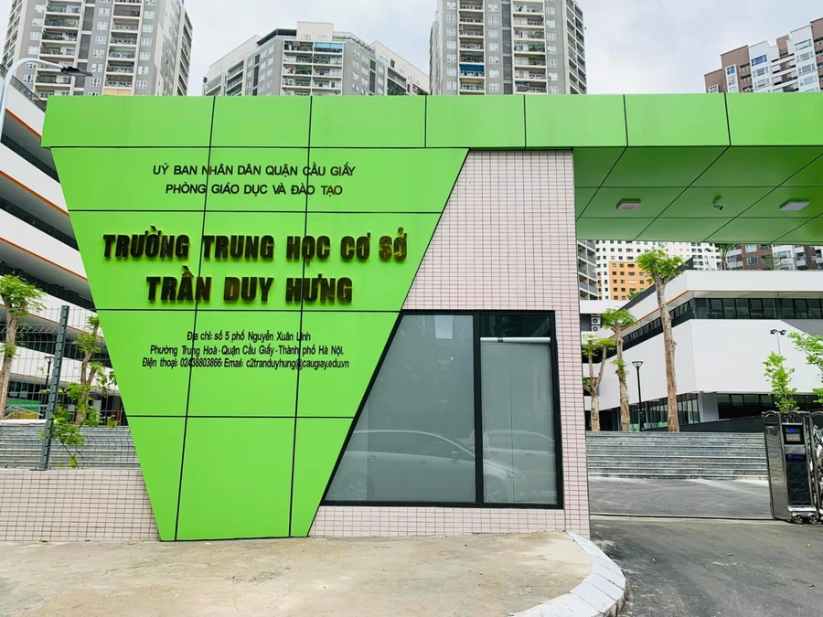 Trường THCS Trần Duy Hưng (quận Cầu Giấy).