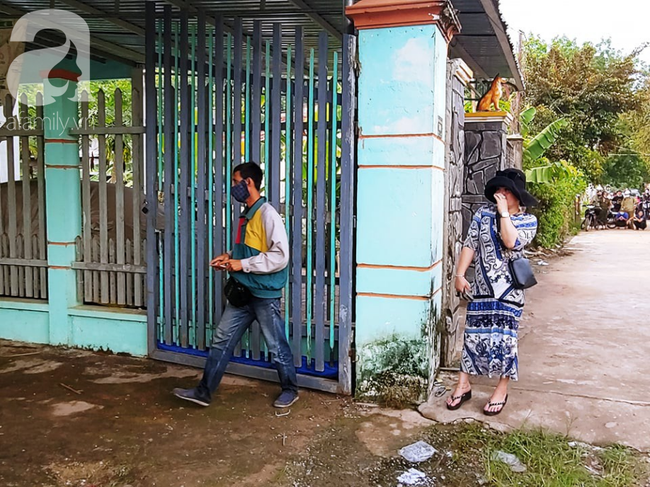 Cận cảnh hai khối bê tông giấu 2 thi thể đang phân huỷ Bình Dương, người môi giới mua nhà kể chi tiết bất ngờ - Ảnh 2. Cận cảnh hai khối bê tông giấu 2 thi thể đang phân huỷ Bình Dương, người môi giới mua nhà kể chi tiết bất ngờ - Ảnh 2.