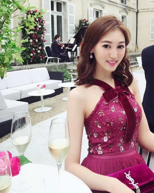 Á hậu Hồng Kông nhận số tiền "khủng" sau ly hôn tỷ phú già 70 tuổi hình ảnh 6 a hau hong kong nhan so tien "khung" sau ly hon ty phu gia 70 tuoi hinh anh 6