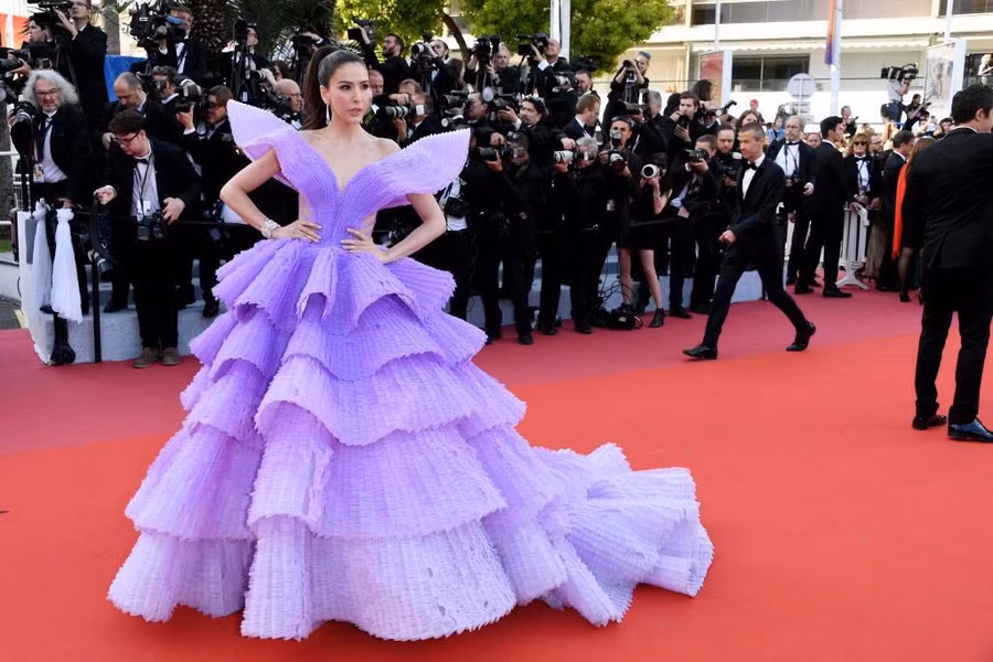 Mỹ nhân Thái chơi trội trên thảm đỏ LHP Cannes lấn át hàng loạt người đẹp 