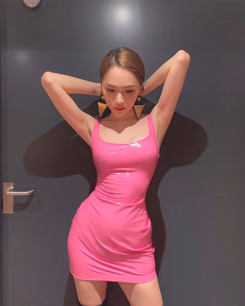 Đăng ảnh Tăng Thanh Hà, Louis Nguyễn không quên thả trái tim yêu thương cho bà xã xinh đẹp-6