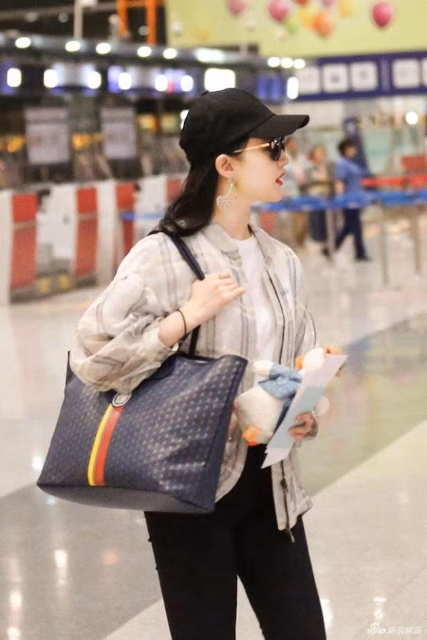 cu ngo anh luu diec phi deu la "chinh sua", hinh chup voi lai gay bat ngo nhu the nay - 4