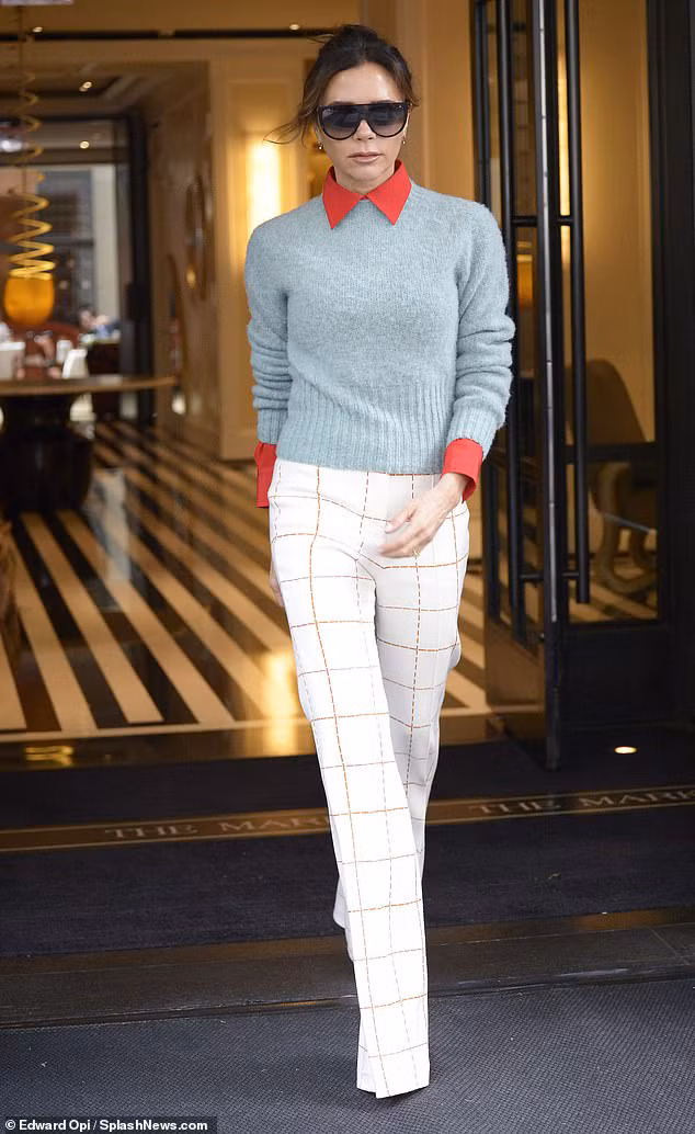 Victoria Beckham thả dáng thon thả quyến rũ, sải bước trên phố Mỹ ảnh 2