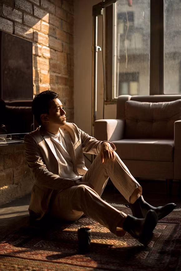 Gạt qua nỗi buồn mất giấy tờ, ca sĩ Lam Trường tung bộ ảnh với thần thái chuẩn soái ca-9