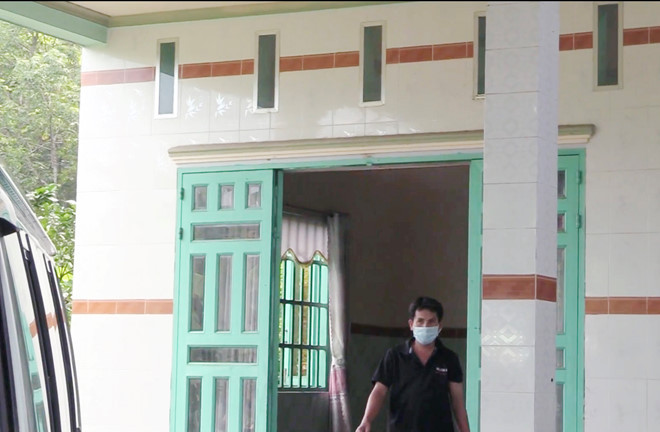 Công an đã thu giữ nhiều vật chứng liên quan vụ án trong căn nhà phát hiện 2 thi thể bị đổ bê tông /// Ảnh: ĐỖ TRƯỜNG