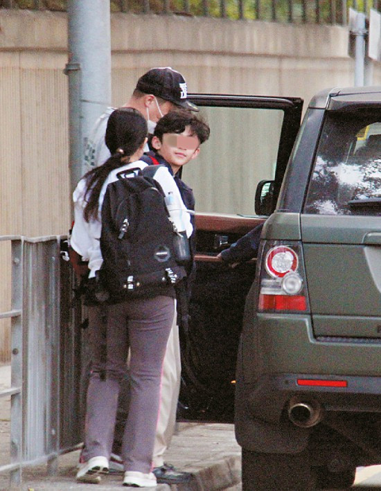 Con trai đầu của Trương Bá Chi lớn phổng phao, thần thái rất giống ông bố nổi tiếng Tạ Đình Phong - Ảnh 2. Con trai đầu của Trương Bá Chi lớn phổng phao, thần thái rất giống ông bố nổi tiếng Tạ Đình Phong - Ảnh 2.