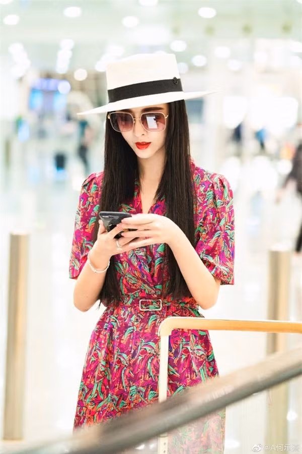 Hài hước chuyện Cbiz: Phạm Băng Băng không đi Cannes, ngay lập tức xuất hiện hàng giả tại Pháp - Ảnh 4.