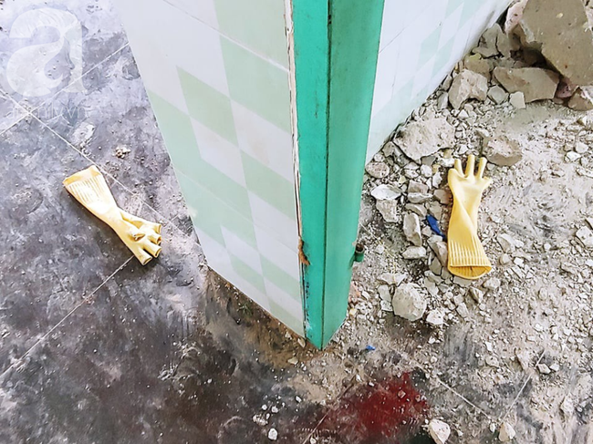 Cận cảnh hai khối bê tông giấu 2 thi thể đang phân huỷ Bình Dương, người môi giới mua nhà kể chi tiết bất ngờ - Ảnh 8. Cận cảnh hai khối bê tông giấu 2 thi thể đang phân huỷ Bình Dương, người môi giới mua nhà kể chi tiết bất ngờ - Ảnh 8.