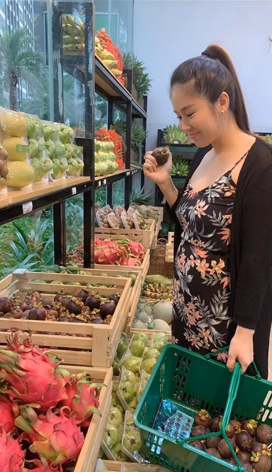 Đăng ảnh Tăng Thanh Hà, Louis Nguyễn không quên thả trái tim yêu thương cho bà xã xinh đẹp-4