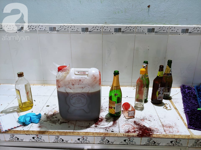 Cận cảnh hai khối bê tông giấu 2 thi thể đang phân huỷ Bình Dương, người môi giới mua nhà kể chi tiết bất ngờ - Ảnh 6. Cận cảnh hai khối bê tông giấu 2 thi thể đang phân huỷ Bình Dương, người môi giới mua nhà kể chi tiết bất ngờ - Ảnh 6.