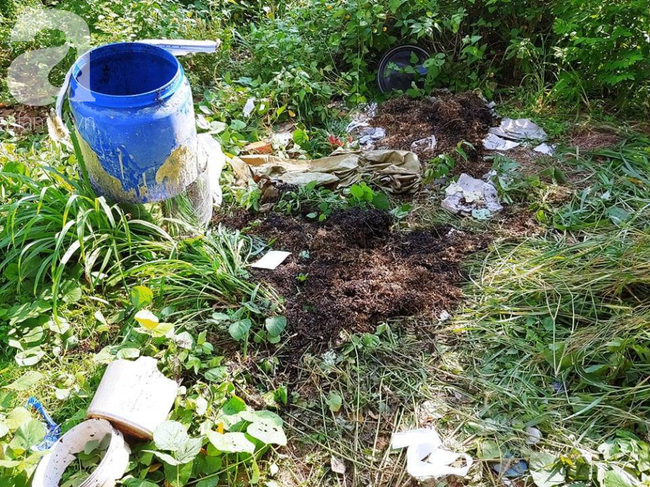 Cận cảnh hai khối bê tông giấu 2 thi thể đang phân huỷ Bình Dương, người môi giới mua nhà kể chi tiết bất ngờ - Ảnh 4. Cận cảnh hai khối bê tông giấu 2 thi thể đang phân huỷ Bình Dương, người môi giới mua nhà kể chi tiết bất ngờ - Ảnh 4.