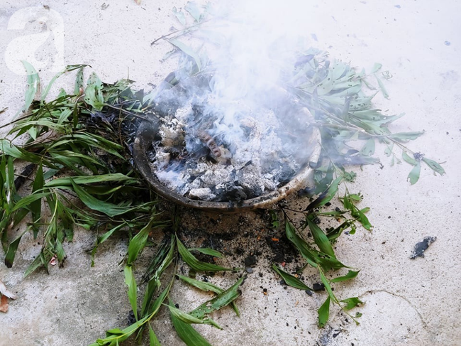 Cận cảnh hai khối bê tông giấu 2 thi thể đang phân huỷ Bình Dương, người môi giới mua nhà kể chi tiết bất ngờ - Ảnh 7. Cận cảnh hai khối bê tông giấu 2 thi thể đang phân huỷ Bình Dương, người môi giới mua nhà kể chi tiết bất ngờ - Ảnh 7.