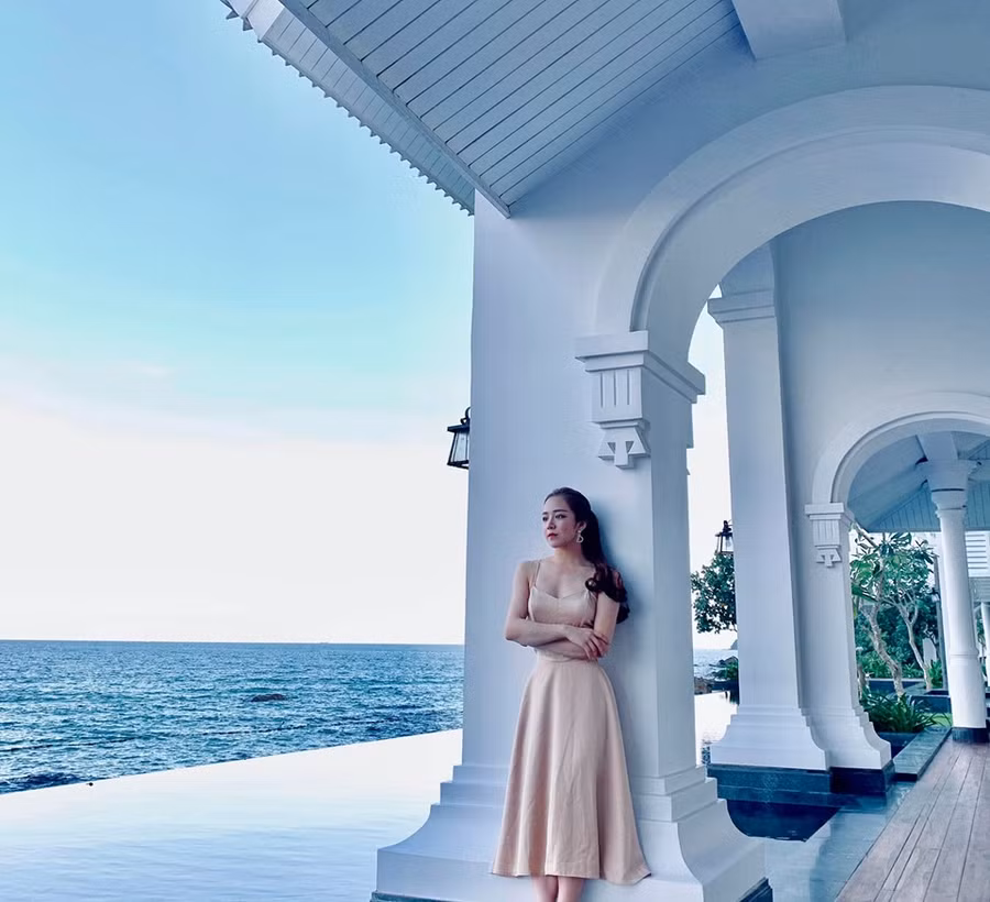 Ngắm nhìn nhan sắc mẹ ruột sắp bước vào tuổi U50, Midu giật mình: Tưởng hai chị em-9