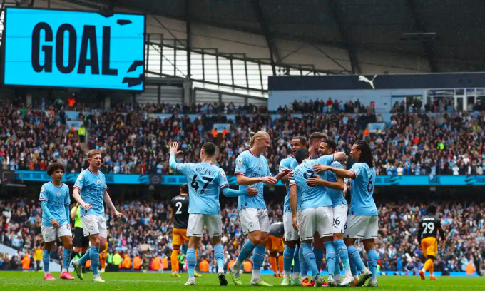 Man City hiện đang bỏ cách Arsenal 4 điểm và giải chỉ còn 4 vòng đấu. Man City hiện đang bỏ cách Arsenal 4 điểm và giải chỉ còn 4 vòng đấu.