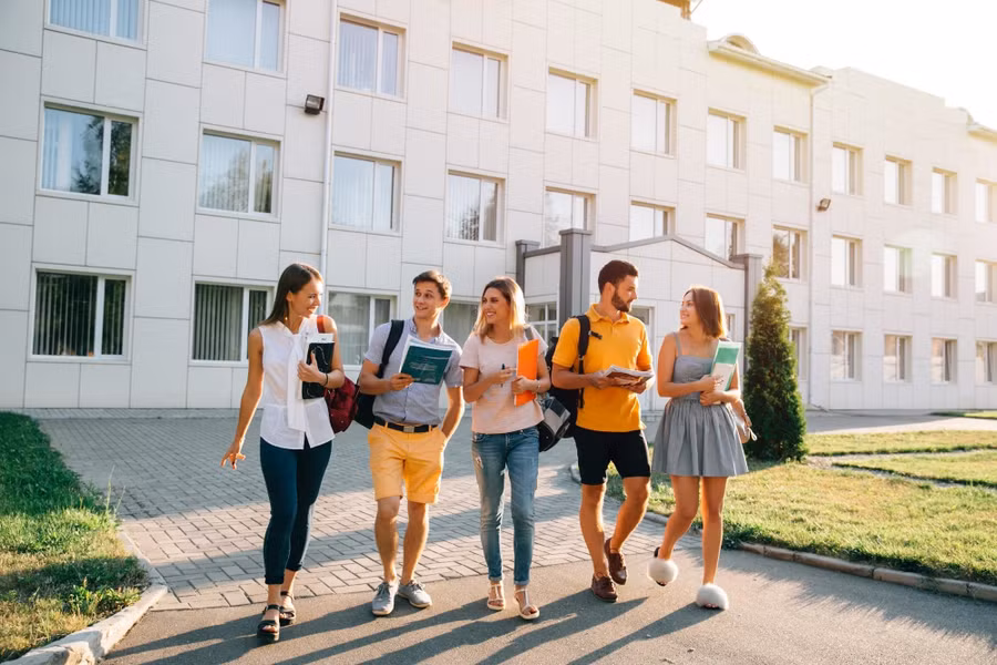 Ba Lan có nhiều chương trình đào tạo bằng tiếng Anh.