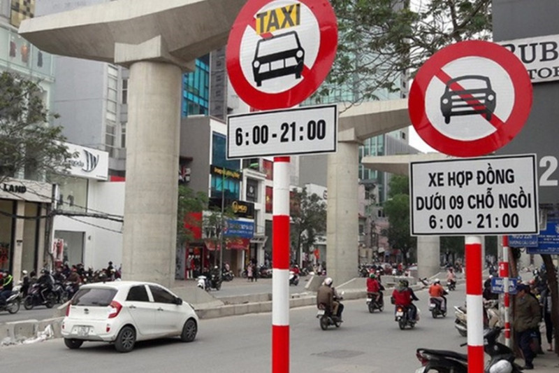 Thí điểm bỏ biển cấm taxi, xe hợp đồng dưới 9 chỗ tại Hà Nội 