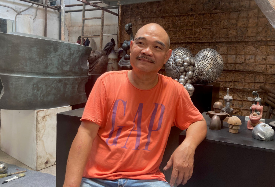 Nhà điêu khắc Hoàng Tường Minh.