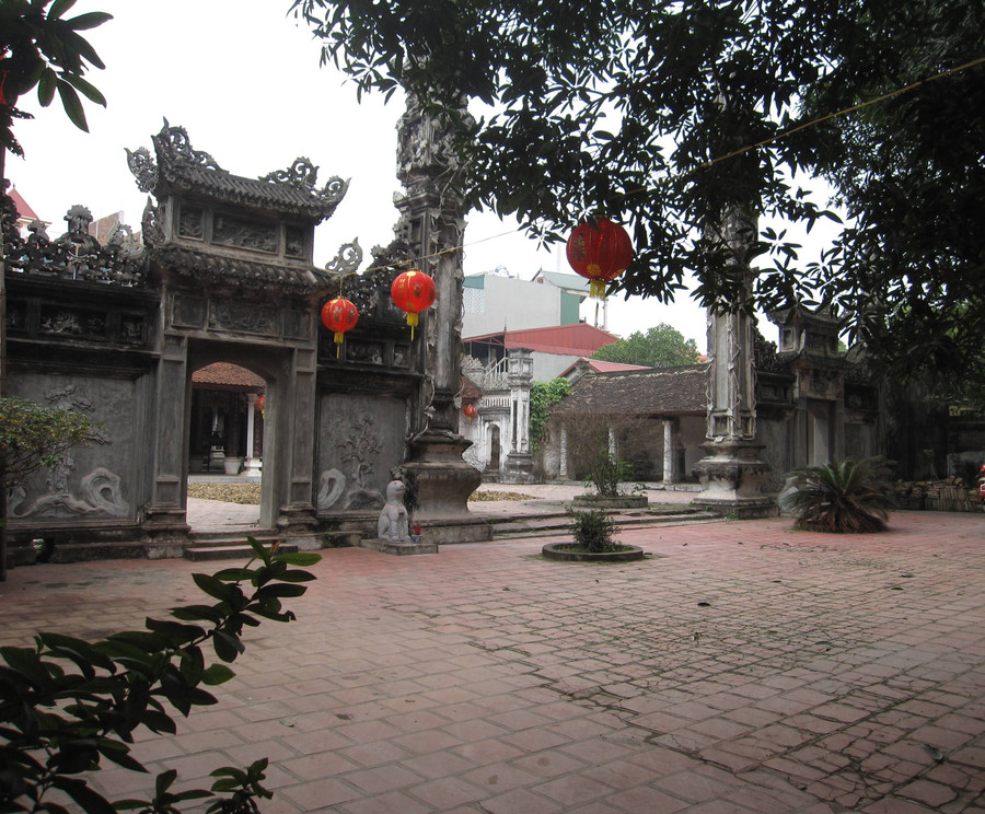 Nhà thờ Tam Đại vương Nguyễn Quý Đức, Nguyễn Quý Ân, Nguyễn Quý Kính. Nhà thờ Tam Đại vương Nguyễn Quý Đức, Nguyễn Quý Ân, Nguyễn Quý Kính.