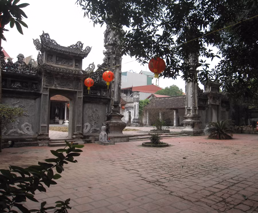 Nhà thờ Tam Đại vương Nguyễn Quý Đức, Nguyễn Quý Ân, Nguyễn Quý Kính.