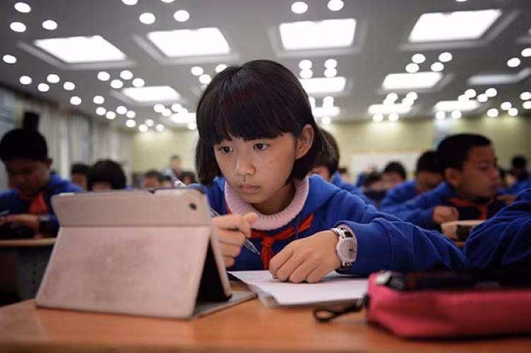 Học sinh tham gia lớp học trực tuyến tại tỉnh Hồ Nam, Trung Quốc.