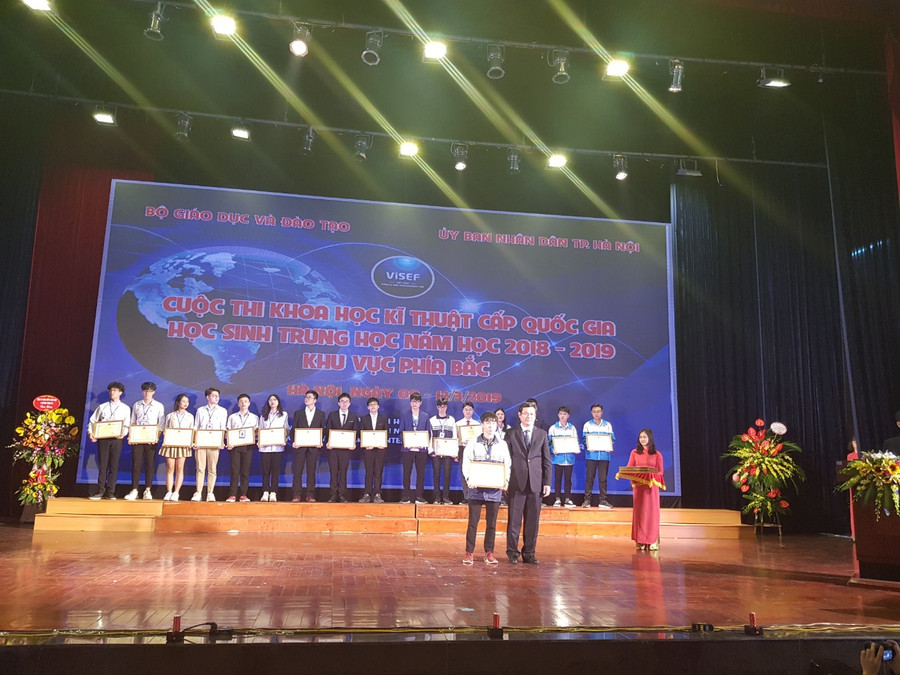 Vũ Hoàng Long được trao tặng giải nhất quốc gia KHKT