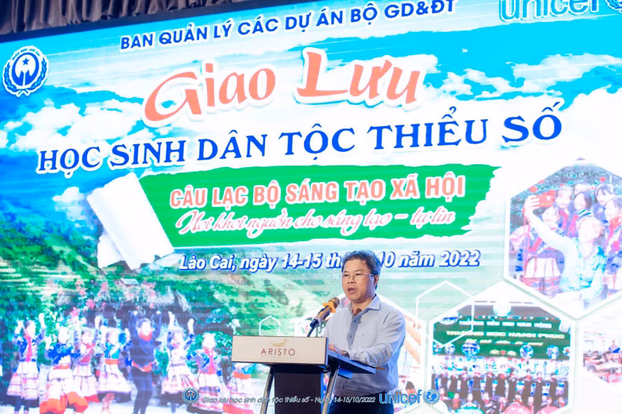 Ông Nguyễn Thế Dũng, Phó Giám đốc Sở GD&amp;ĐT phát biểu tại Hội thi.