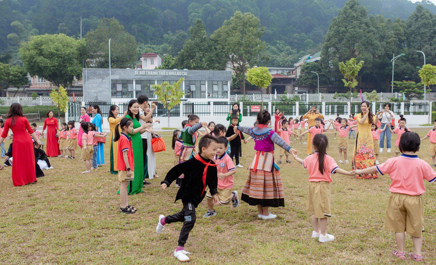 Học sinh dân tộc thiểu số được học hỏi nhiều kĩ năng, kinh nghiệm.