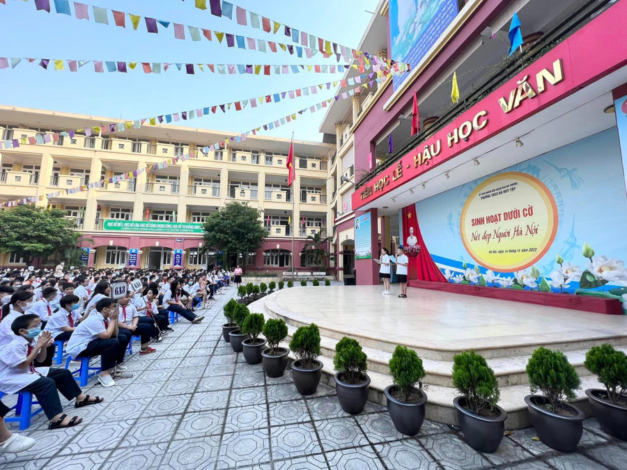 Mỗi nhà trường cần bền bỉ với công tác giáo dục đạo đức học trò. Mỗi nhà trường cần bền bỉ với công tác giáo dục đạo đức học trò.