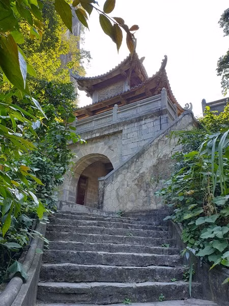 Thái hậu Dương Vân Nga từng tu hành tại Am Tiên vào thời gian cuối đời.