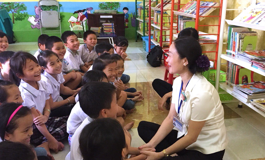 Học sinh tiểu học và giáo viên huyện Việt Yên (Bắc Giang) trong một tiết đọc thư viện Học sinh tiểu học và giáo viên huyện Việt Yên (Bắc Giang) trong một tiết đọc thư viện