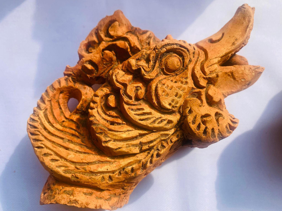 Tiếp tục phát hiện nhiều hiện vật tại các hố khai quật.