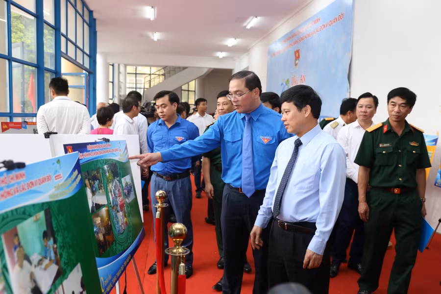 Dấu ấn 20 thanh niên tình nguyện qua ảnh