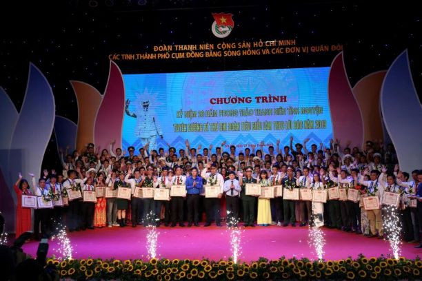 Tuyên dương 99 Bí thư Chi đoàn tiêu biểu Tuyên dương 99 Bí thư Chi đoàn tiêu biểu